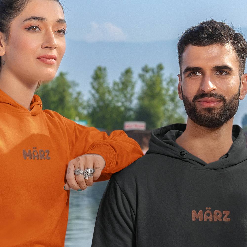 Unisex biologische hoodie | Maart *geborduurd*